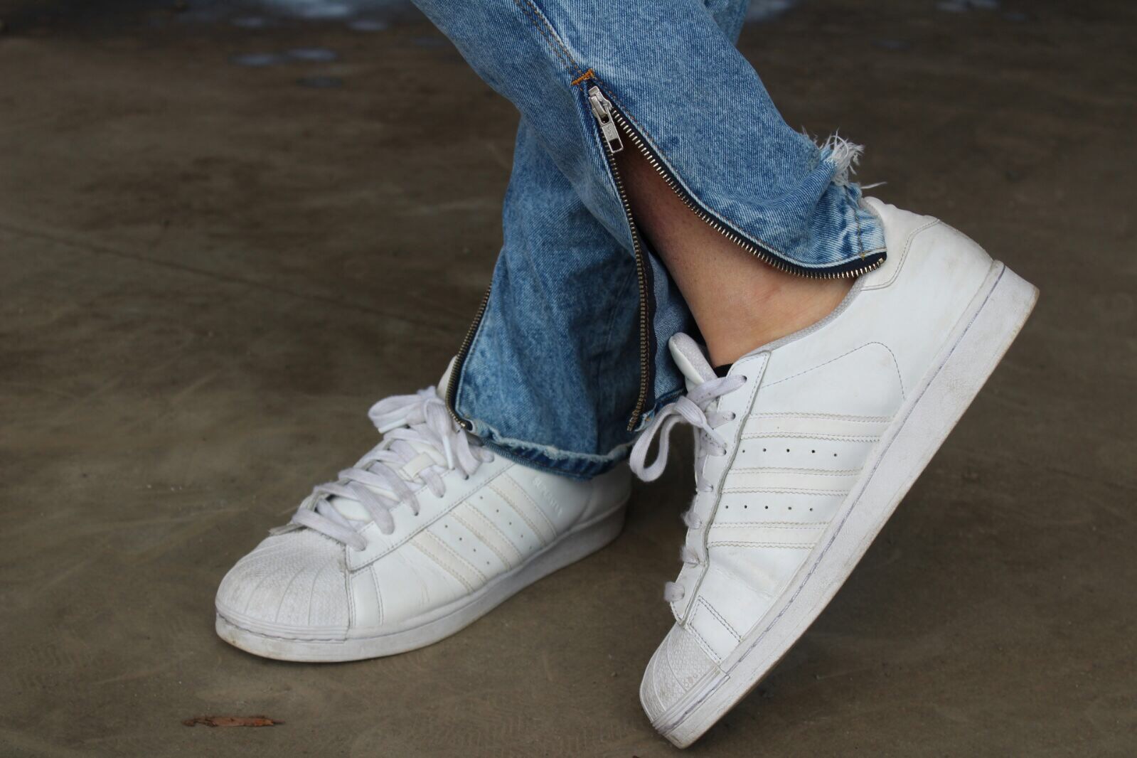 adidas superstar with jeans